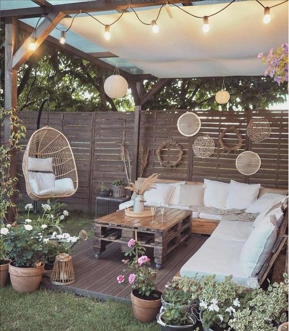 Read more about the article Hoe richt je jouw tuin in met tuinmeubels en loungesets?